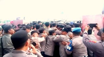 Bupati Lucky Hakim Sudah Beri Sanksi, Warga Ingin Pemecatan Tetap terhadap Kuwu Rajudin yang Diduga Korupsi Dana Desa